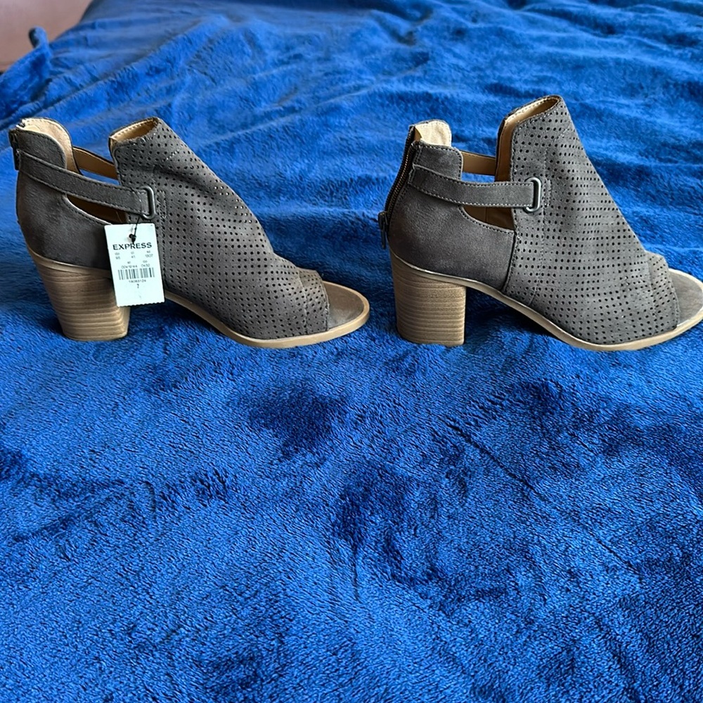 Express shoes NEW WITH TAGS size 7